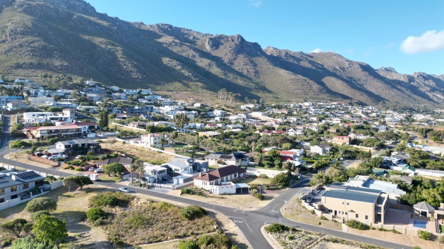4 Bedroom Property for Sale in Mountainside Western Cape